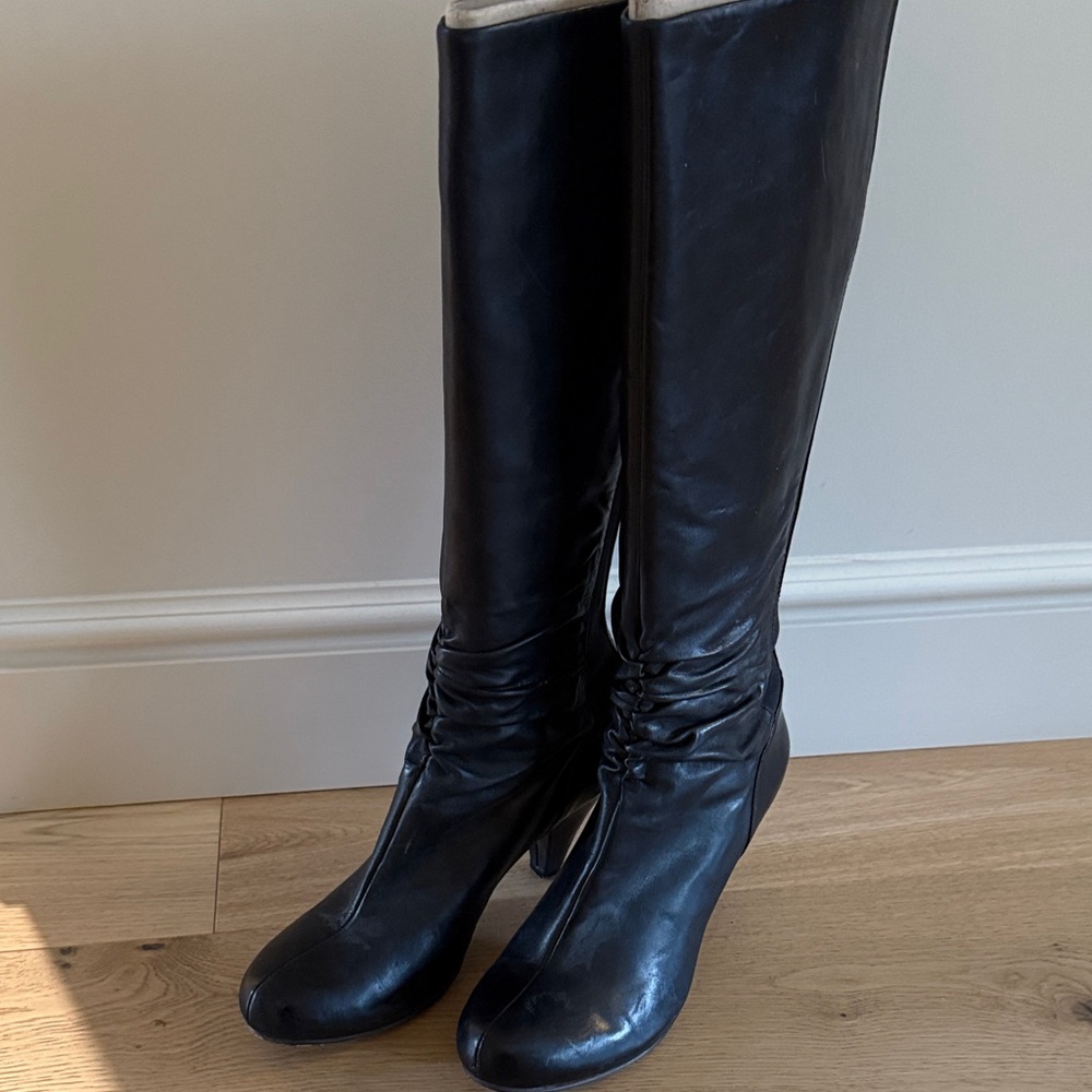 Clark’s Elegant Black Leather boots